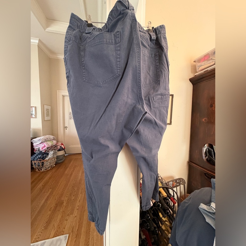 Duluth Trading Co Women's Gray Joggers - Picture 4 of 6